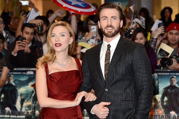 Scarlett Johansson y Chris Evans. Foto: (Getty)