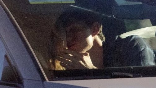 Tom Holland y Zendaya a los besos. Foto: (Page Six)