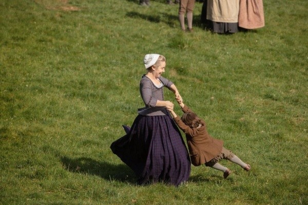Marsali Fraser con su hijo más grande. Foto: (Starz)