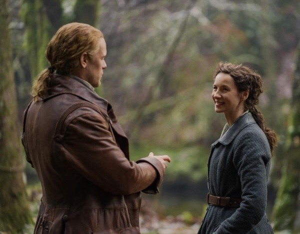 Sam Heughan y Caitriona Balfe en Outlander. Foto: (Starz)