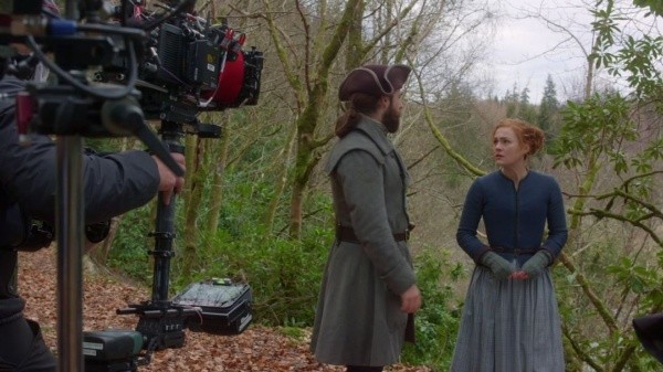 Richard Rankin y Sophie Skelton. Foto: (Starz) 