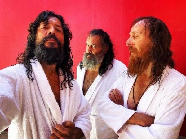 Álvaro Morte con parte del elenco de Sin Límites. Foto: (@alvaromorte)