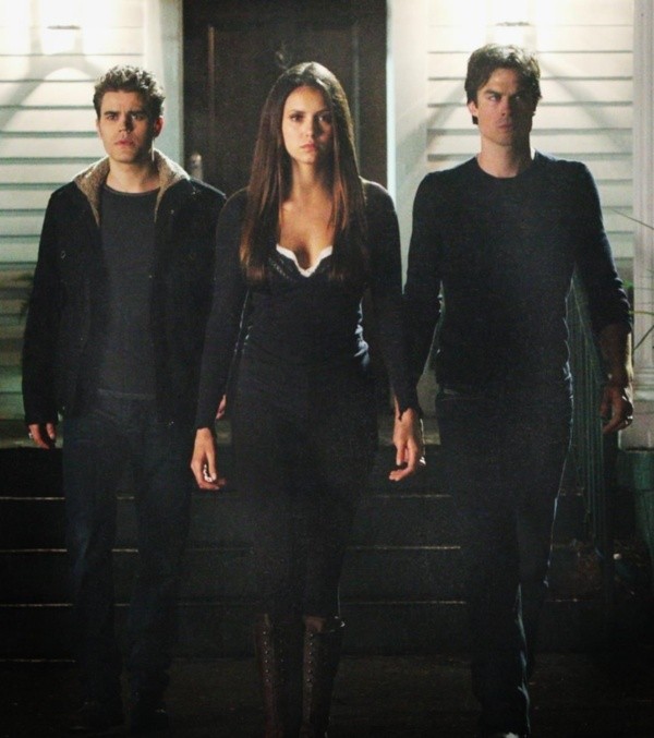 Stefan, Elena y Damon. Foto: (The CW)