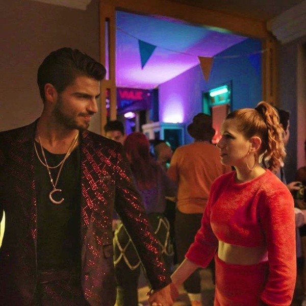 Valeria y Víctor. Foto: (Netflix)