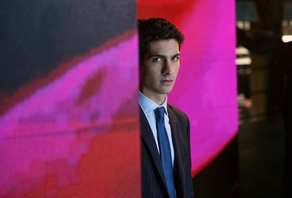 El Chino Darín es Julio Clamens. Foto: (Netflix)