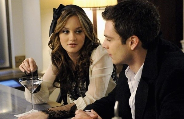 Sebastián Stan y Leighton Meester. Foto: (IMDB)