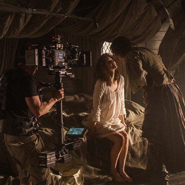 Sam Heughan y Caitriona Balfe en el medio de las filmaciones. Foto: (Starz Play)
