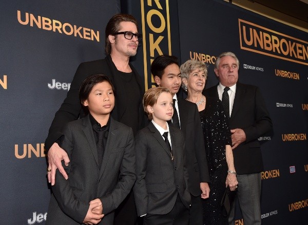 Brad Pitt junto a algunos de sus hijos. Foto: (Getty)