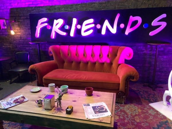 sofa central perk friends 