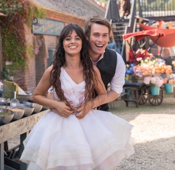 Nicholas Galitzine y Camila Cabello en el set. Foto: (Amazon Prime)