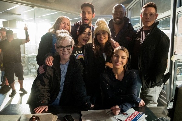 El elenco completo ya está listo para decir adiós. Foto: (Netflix)