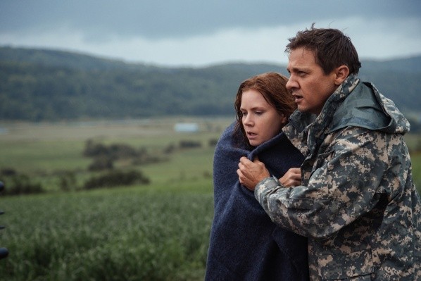arrival jeremy renner amy adams