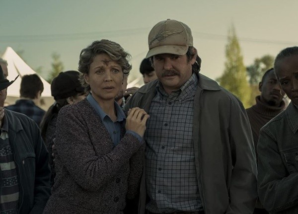 misa de medianoche netflix henry thomas