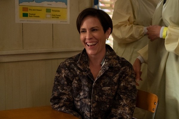 annabeth gish misa de medianoche netflix.jpg