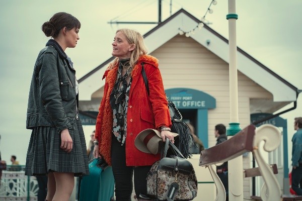 Emma Mackey interpretando a Maeve Wiley. Foto: (Netflix)