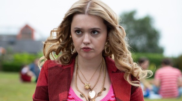 Aimee Lou Wood es Aimee Gibbs. Foto: (Netflix)