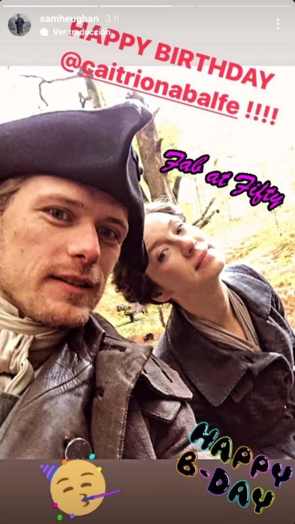 El saludo de Sam Heughan a Caitriona Balfe.