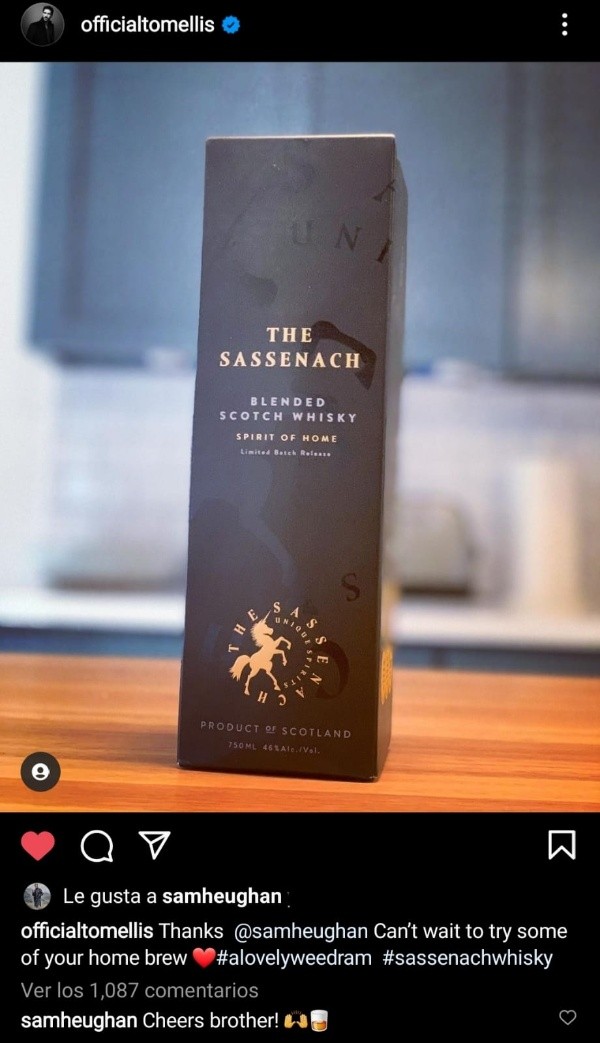 La foto de Tom Ellis y la respuesta de Sam Heughan.