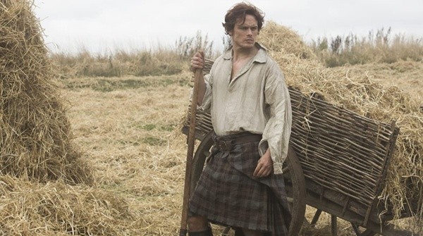 Sam Heughan con kilt, caracterizado como Jamie Fraser. Foto: (IMDB)