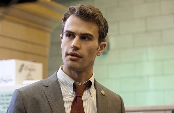 Theo James. Foto: IMDb.