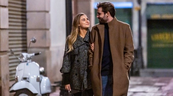 Los intérpretes de Ambrosi y Michelle Salas. Foto: (Netflix)