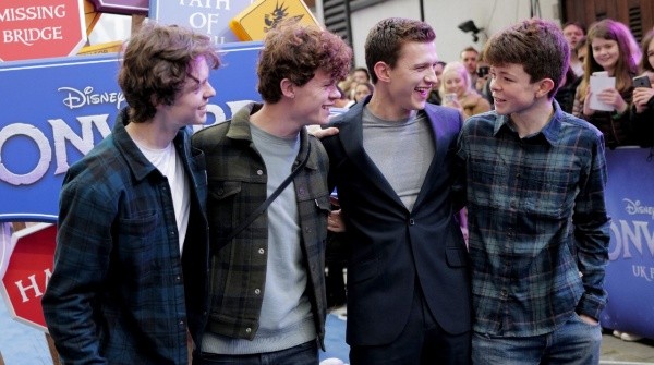 Tom Holland y sus hermanos. Foto: (Getty)