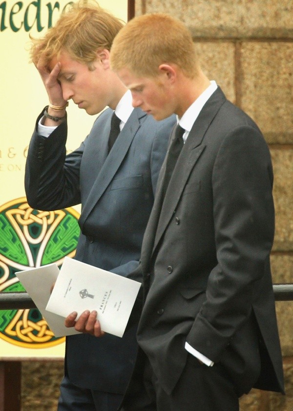 Los Príncipes William y Harry en la despedida de Diana. Foto: (Getty)