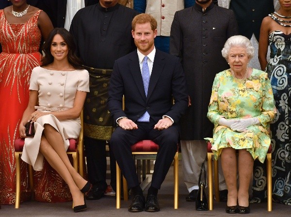 Isabel II con el Príncipe Harry y Meghan Markle. Foto: (Getty)