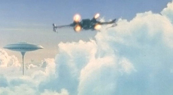Una X-Wing volando a la Cloud City. Foto: IMDb