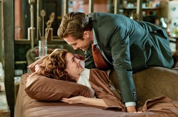 Gyllenhaal y Hathaway. Foto: IMDb.