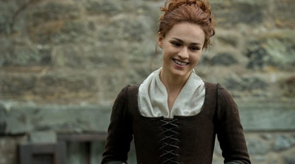 Sophie Skelton como Brianna. Foto: (IMDB)
