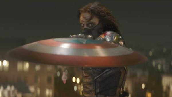 Bucky y su brazo de vibranium. Foto: IMDb.