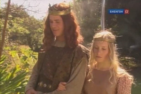 Chris Hemsworth como el Rey Arturo. Foto: Renown Pictures Corporation.