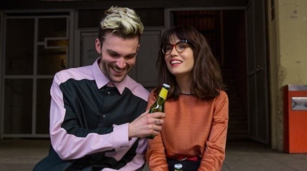 Lorenzo Adorni y Claudia Gusmano en Guía Astrológica para corazones rotos. Foto: (IMDB)