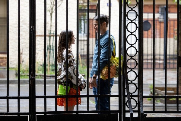 Emily y Gabriel. Foto: (Netflix)