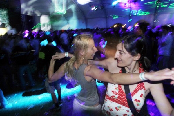 Bailan al ritmo de Hernán. Foto: Getty.