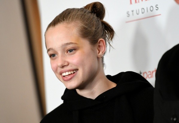 Look que usó Shiloh Jolie-Pitt para la presentación. Fuente: (Getty images)