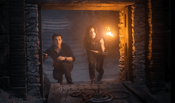 Sophia Ali es Chloe Frazer. Fuente: (Imbd)