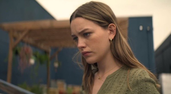 Victoria Pedretti en You. Foto: IMDb.