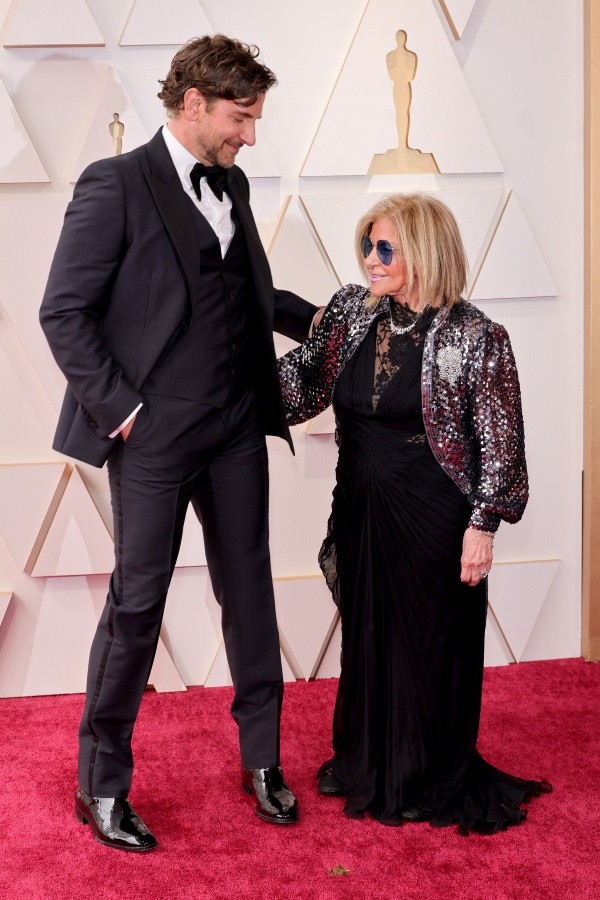 Bradley Cooper y su mamá. Foto: (Getty)