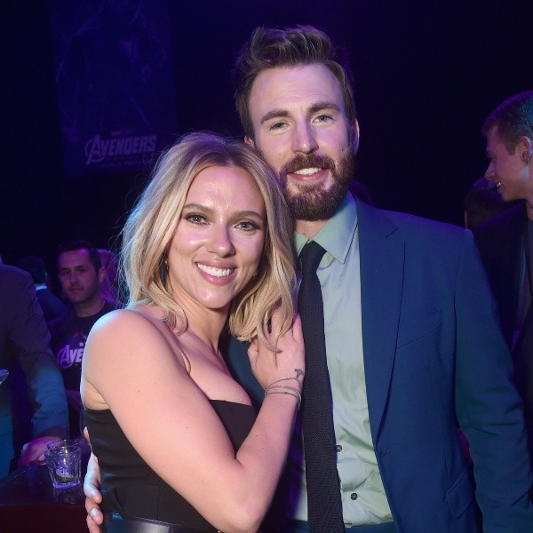Scarlett Johansson y Chris Evans