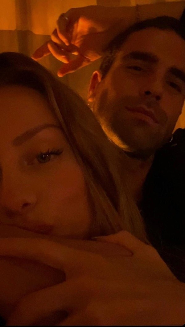 Ester Expósito y Nico Furtado