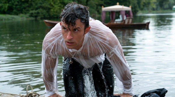 La famosa escena de Jonathan Bailey. Foto: (Netflix)