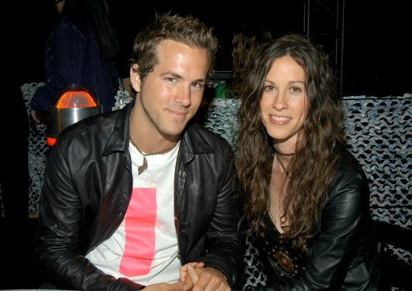 Alanis Morrisette y Ryan Reynolds estuvieron a punto de llegar al altar. Fuente: (Getty images)