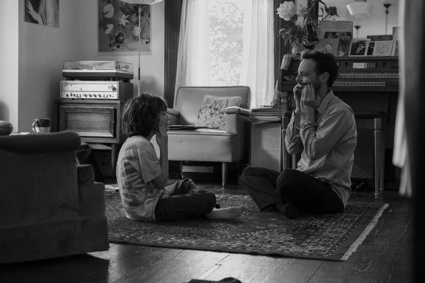 Scoot McNairy y Woody Norman (Foto: Diamond Films)