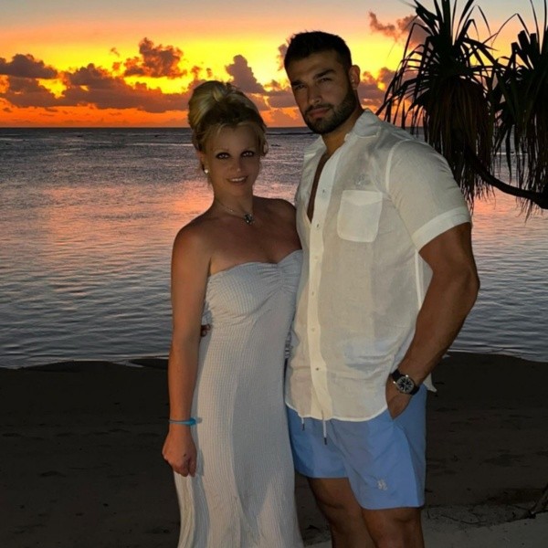 Britney Spears y su pareja, Sam Asghari. Foto: (@samasghari)
