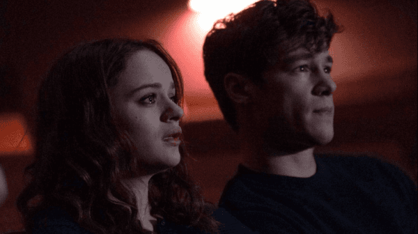 Tessa y Skylar se conocen. Fuente: (Imbd)