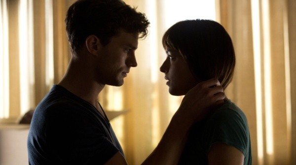 Jamie Dornan y Anastasia Steele en 50 sombras de Grey. Foto: (IMDB)