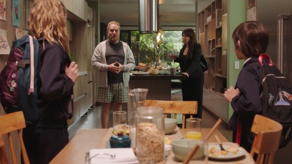 William Díaz y su familia. Foto: (Prime Video)