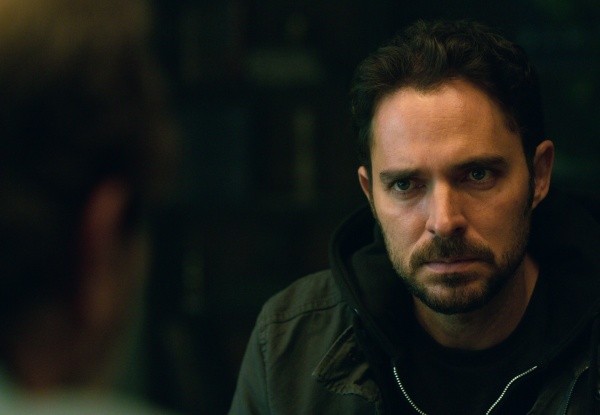 Manolo Cardona en la piel de Álex. Foto: (Netflix)